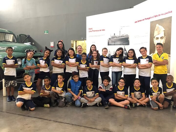 Crianças no instituto